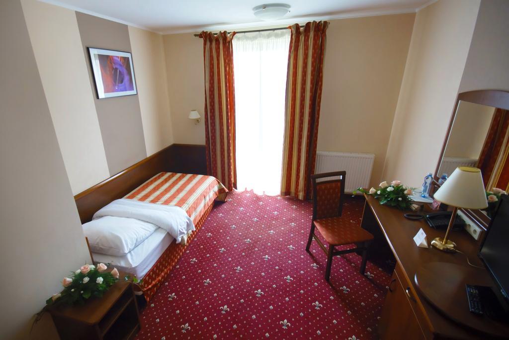 Hotel Novum & Spa 니푸미체 외부 사진